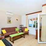 Seaside House Rastici, Ciovo - 18478 트로기르