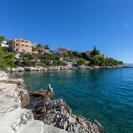 Vikendica Beachfront House With Hot Tubrastici, Ciovo - 18478