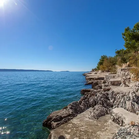 Vikendica Beachfront House With Hot Tubrastici, Ciovo - 18478 *