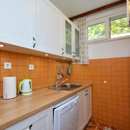 Beachfront House With Hot Tubrastici, Ciovo - 18478 Vikendica