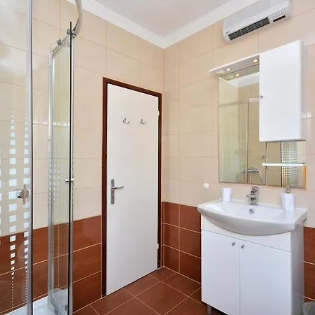 Beachfront House With Hot Tubrastici, Ciovo - 18478 Vikendica *