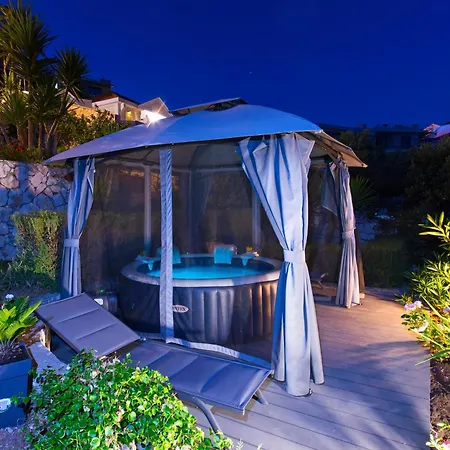 Beachfront House With Hot Tubrastici, Ciovo - 18478 *