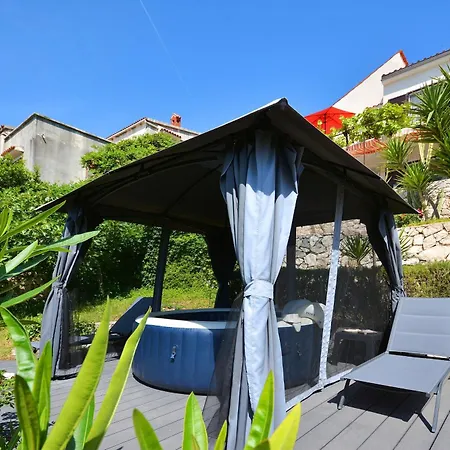 Beachfront House With Hot Tubrastici, Ciovo - 18478 * Trogir