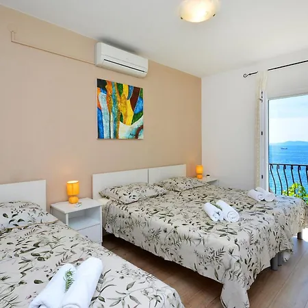 Vikendica Beachfront House With Hot Tubrastici, Ciovo - 18478 Trogir