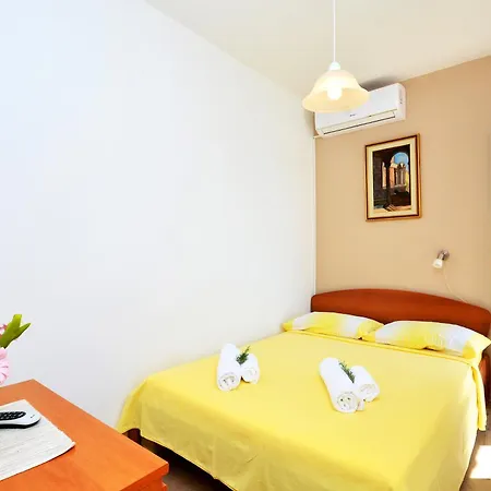 Vikendica Beachfront House With Hot Tubrastici, Ciovo - 18478 *