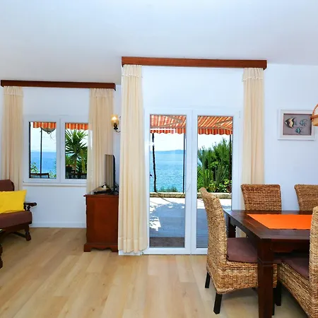 Beachfront House With Hot Tubrastici, Ciovo - 18478 * Trogir