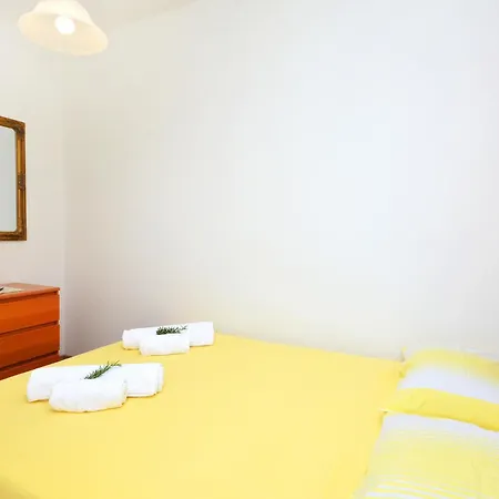 Vikendica Beachfront House With Hot Tubrastici, Ciovo - 18478