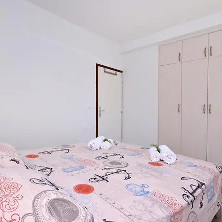 Beachfront House With Hot Tubrastici, Ciovo - 18478 Vikendica Trogir