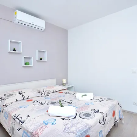 Beachfront House With Hot Tubrastici, Ciovo - 18478 Trogir