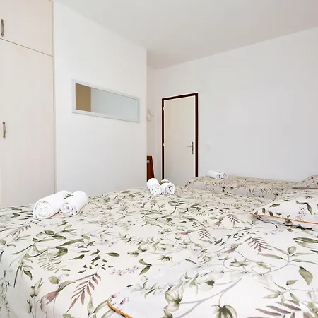 Vikendica Beachfront House With Hot Tubrastici, Ciovo - 18478