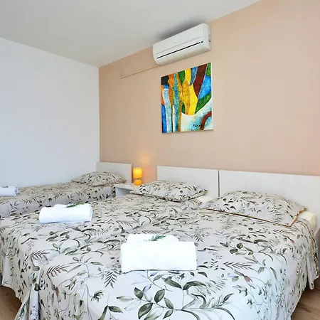 Beachfront House With Hot Tubrastici, Ciovo - 18478 Vikendica Trogir